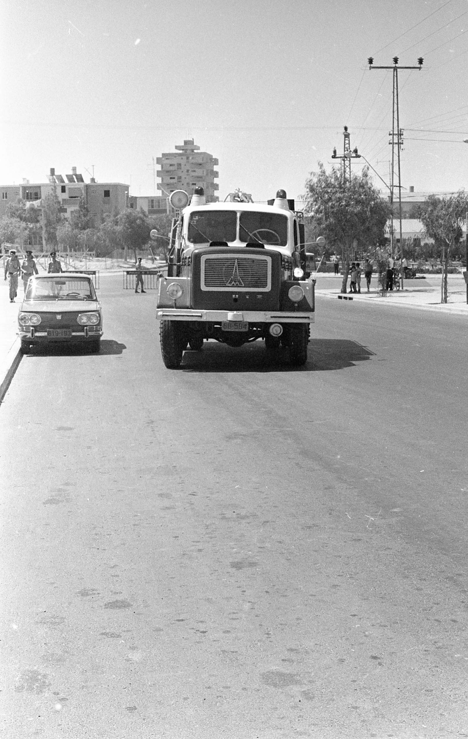 בניין המגירות, 1969
